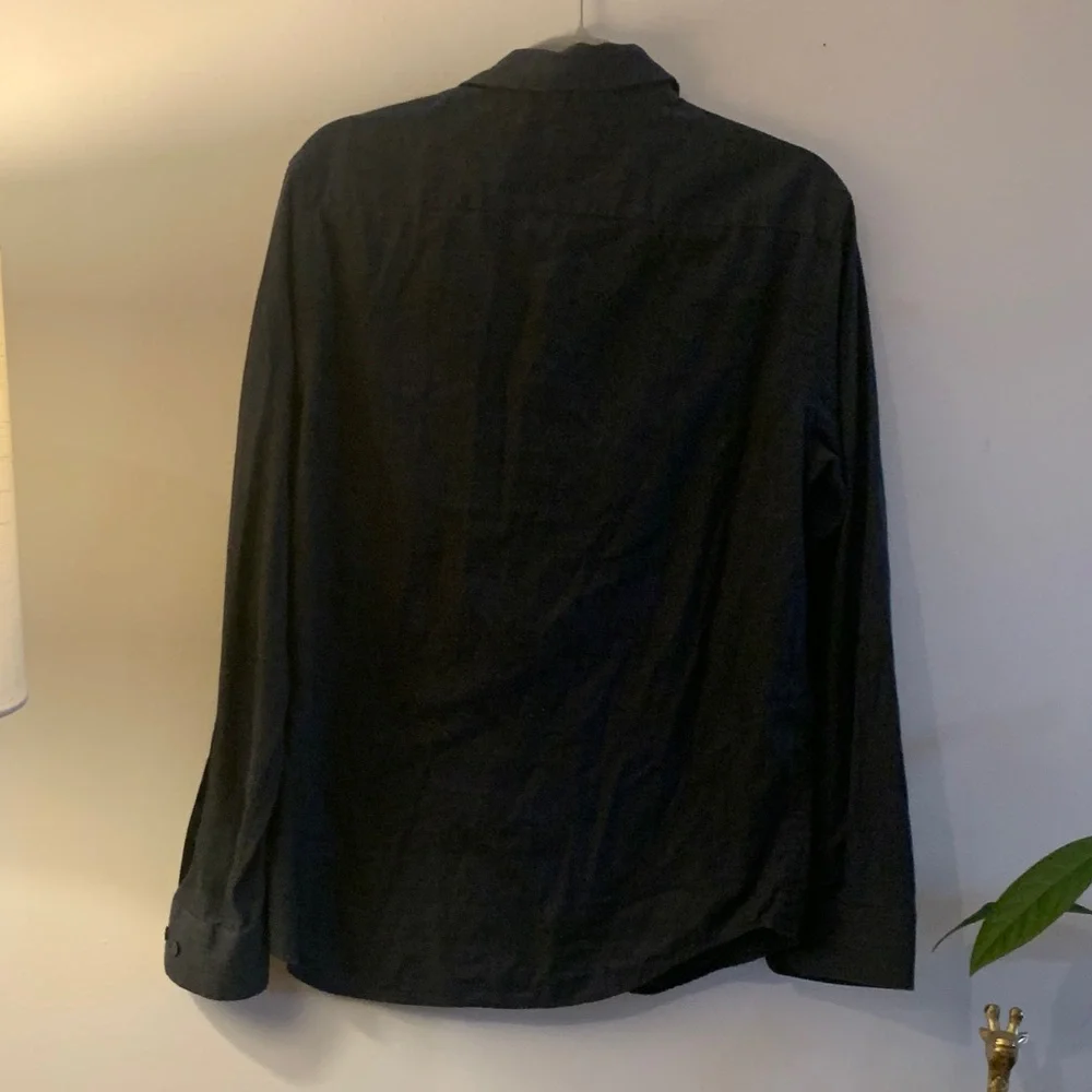 Banana Republic Men's Dark Blue Button-Down Shirt - Preloved